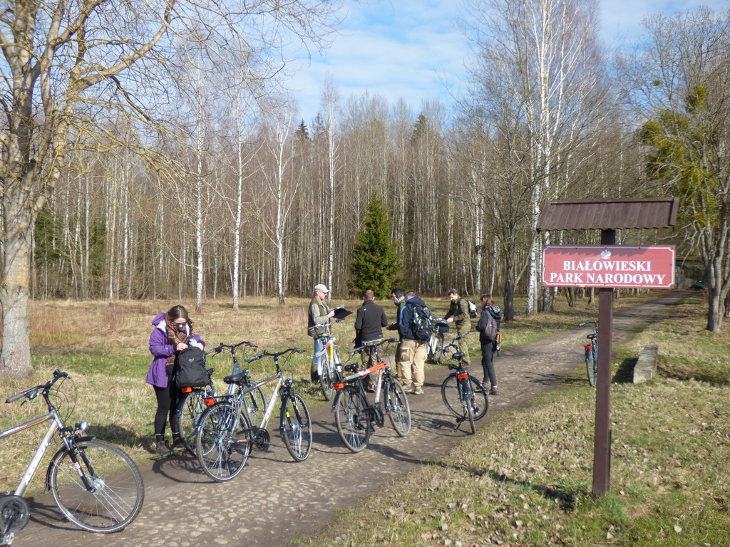 Poruszanie z aparaturą badawczą po BPN możliwe było jedynie pieszo lub przy pomocy rowerów. 